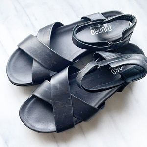 Munro Black Leather Sandal